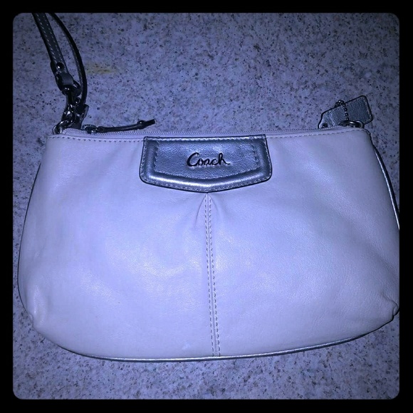 Coach Clutch - Picture 1 of 1